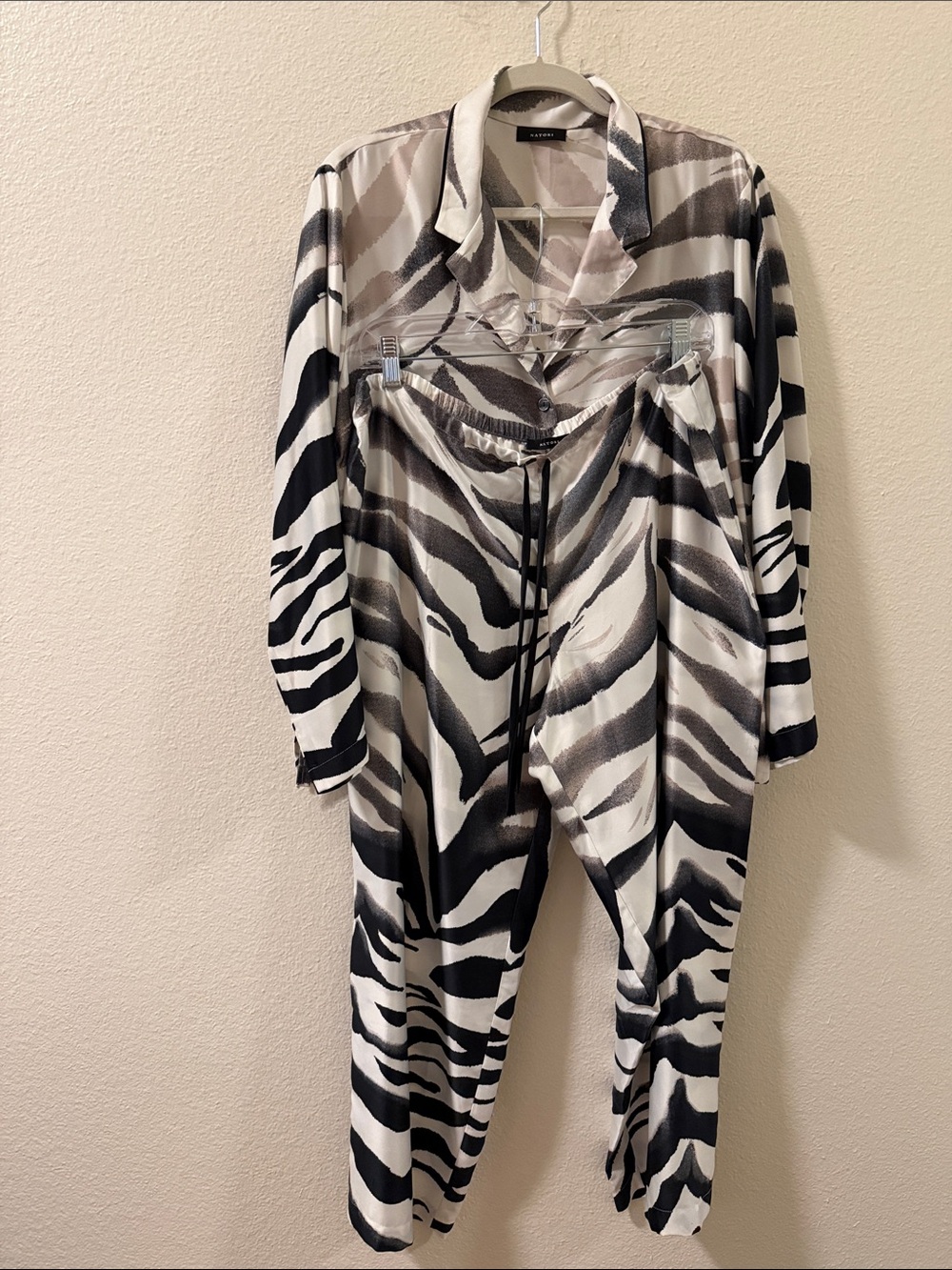 Natori Black & White Zebra-Print Jogger Set